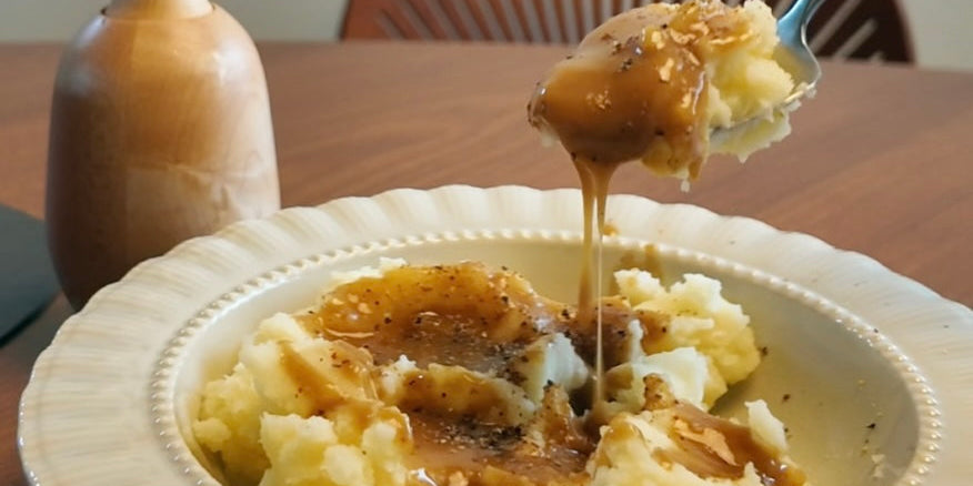 pepper-gravy-mashed-potatoes